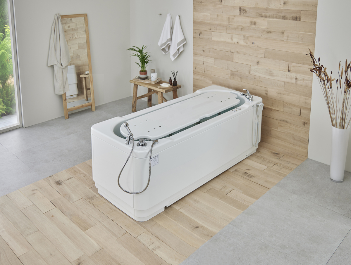 Gemini 2000 adjustable height bath in lowered position