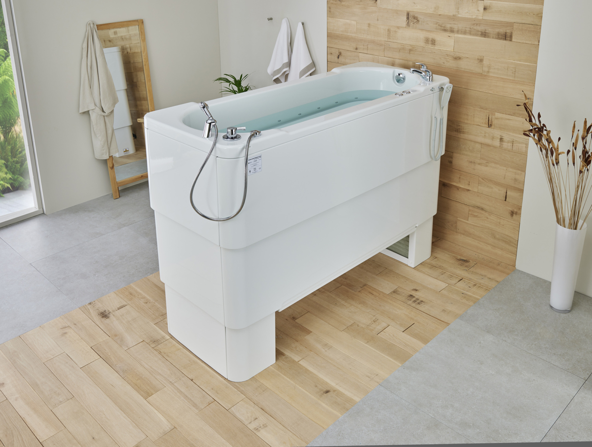 Gemini 2000 adjustable height bath in raised position