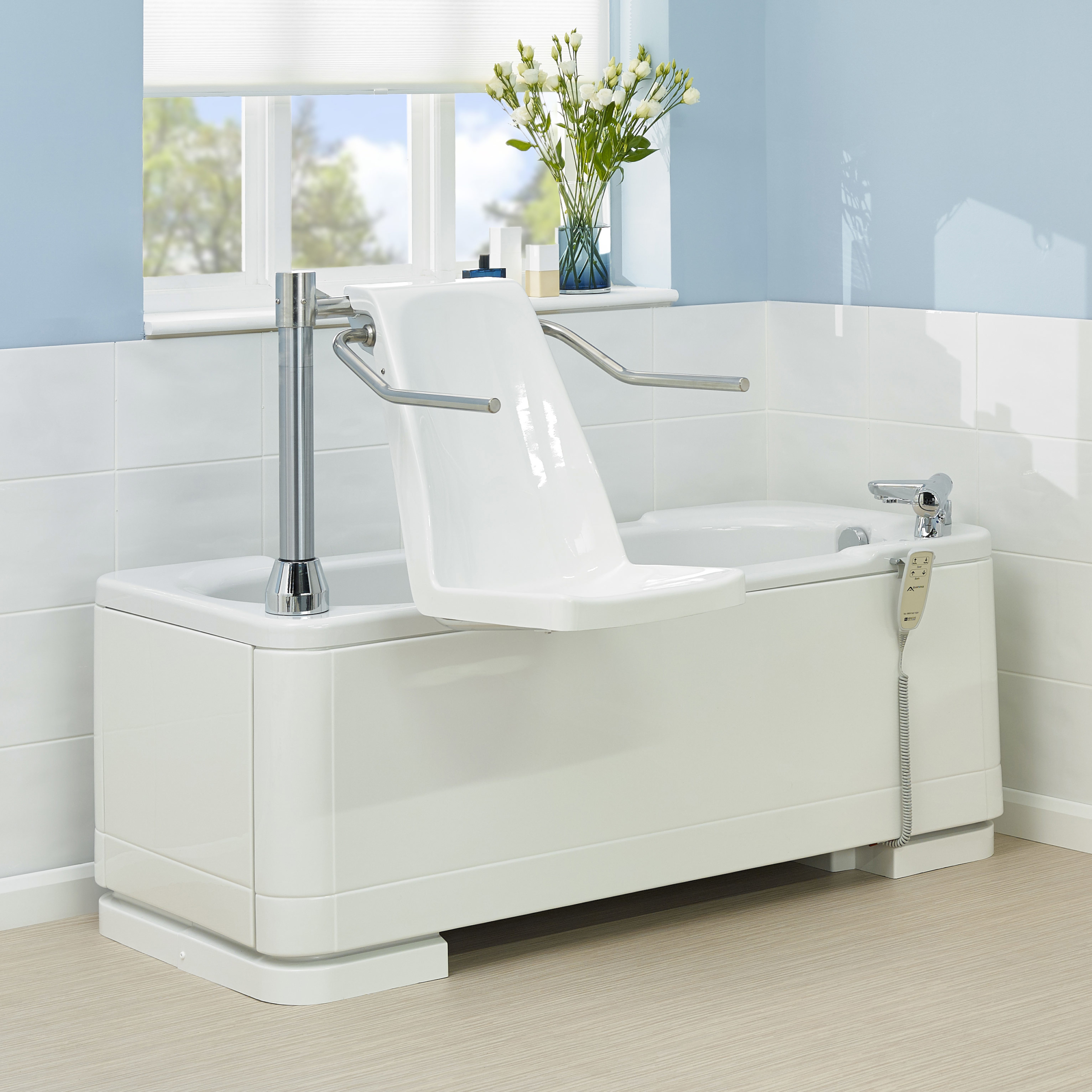 Scorpio 1700 fixed height bath with transfer seat
