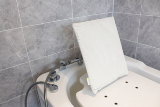 Gemini 2000 powered height adjustable bath padded back support