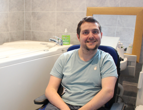 Boccia champion Tim benefits from sports physiotherapy at home with accessible Gemini 2000 bath